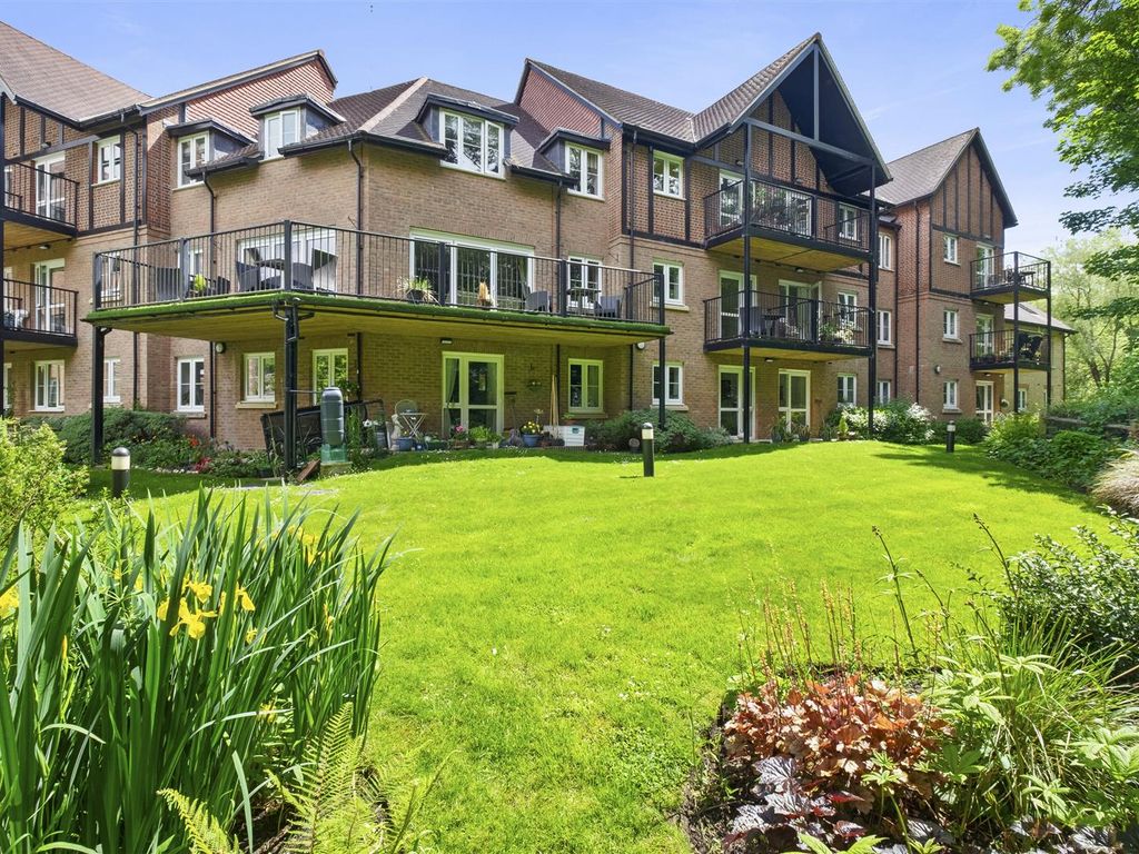 1 bed flat for sale in Foxmead Court, Meadowside, Storrington, Pulborough RH20, £225,000