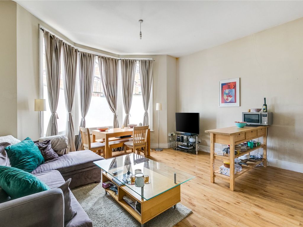 1 bed flat for sale in Montrell Road, London SW2, £265,000