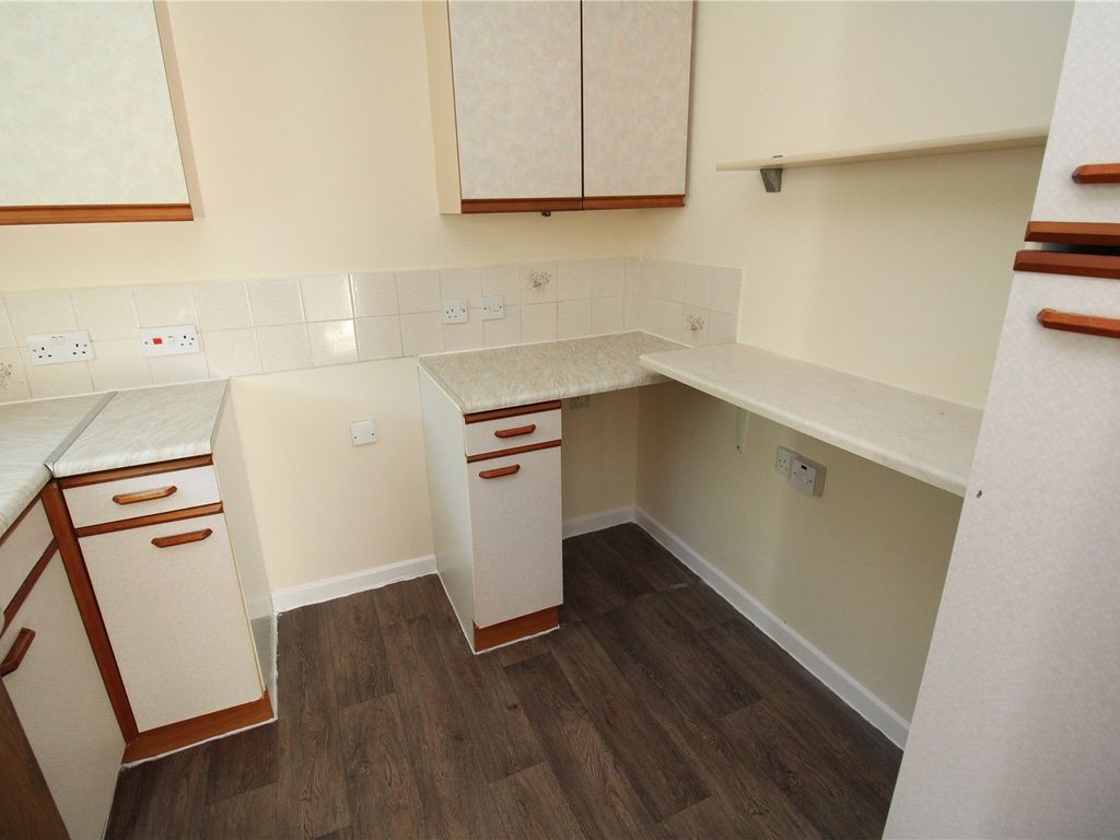 2 bed flat for sale in Drove Road, Swindon, Wiltshire SN1, £100,000