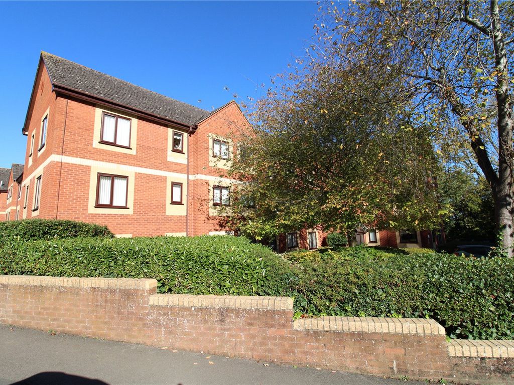 2 bed flat for sale in Drove Road, Swindon, Wiltshire SN1, £100,000