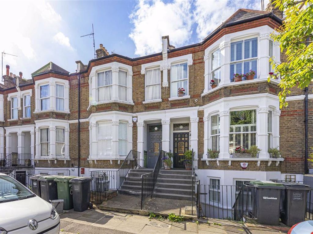 1 bed flat for sale in Musgrove Road, London SE14, £305,000