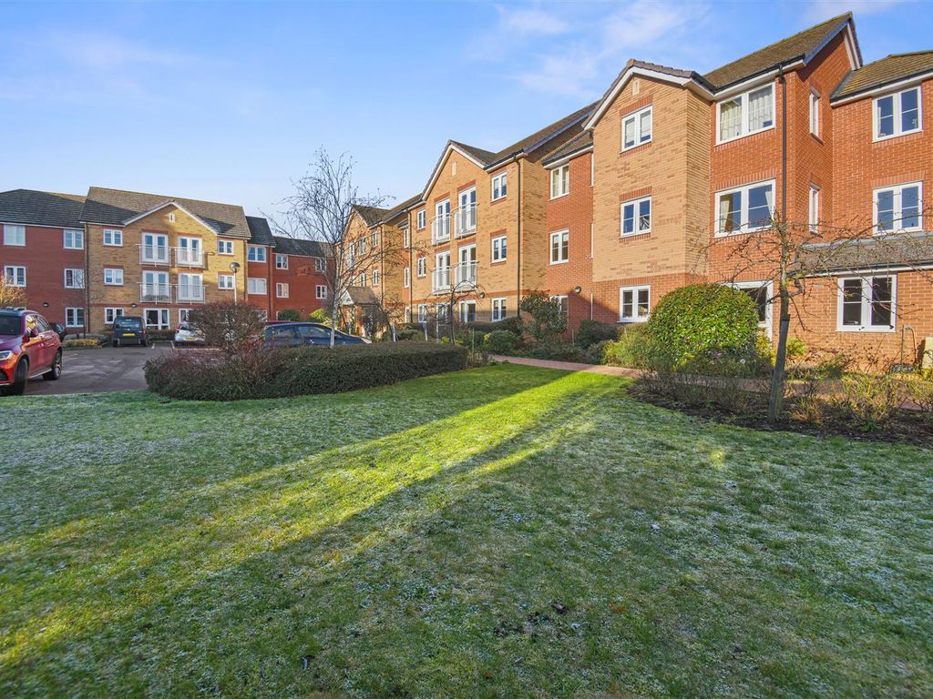 1 bed flat for sale in Goodes Court, Baldock Road, Royston SG8, £165,000