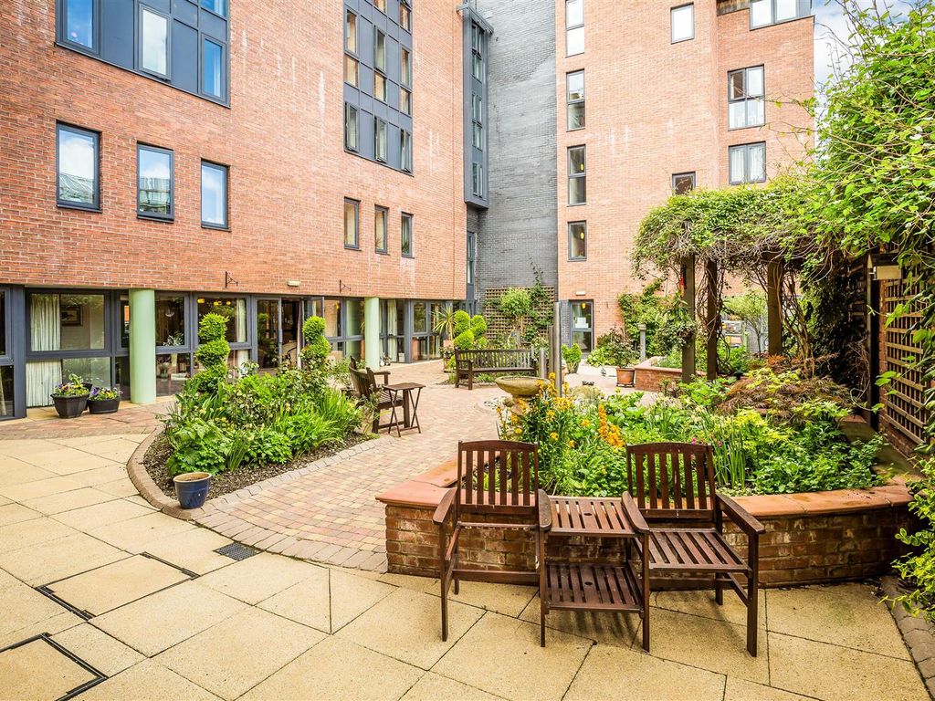 1 bed flat for sale in Forest Court, Union Street, Chester CH1, £100,000