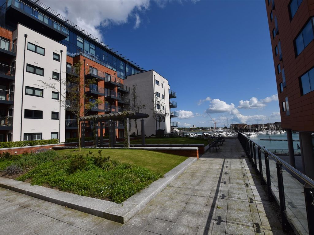 2 bed flat for sale in The Blake Building, Admirals Quay, Southampton, Hampshire SO14, £235,000