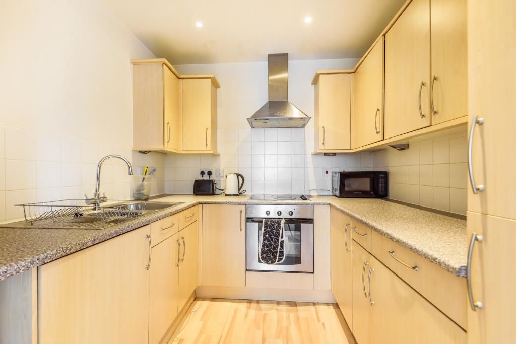 1 bed flat for sale in Slough, Berkshire SL1, £150,000