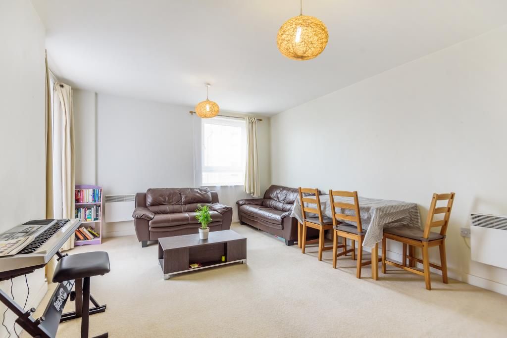 1 bed flat for sale in Slough, Berkshire SL1, £150,000