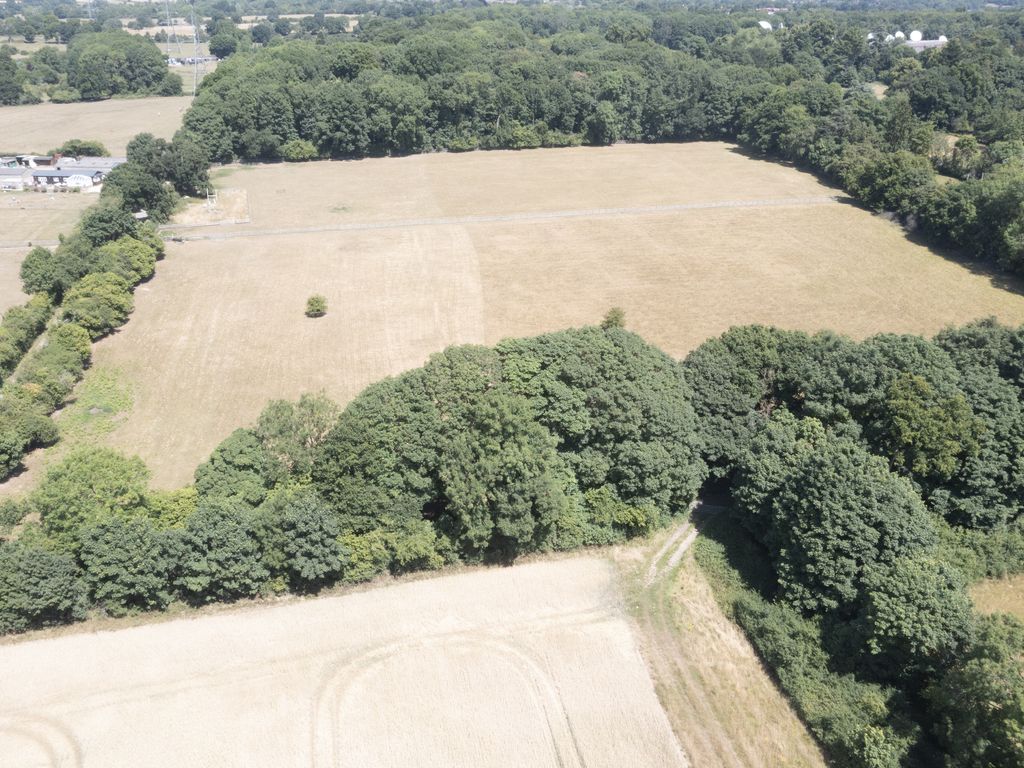 Land for sale in Welders Lane, Chalfont St. Peter SL9, £8,000