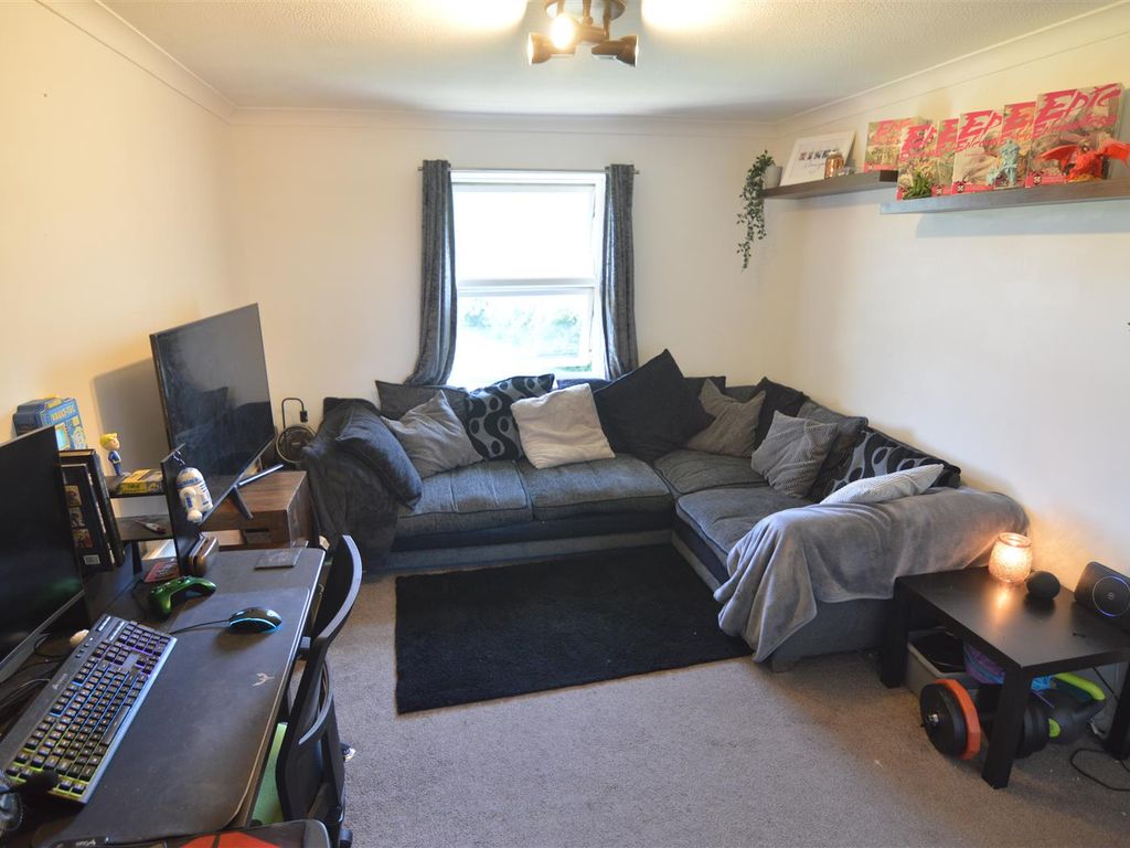 2 bed flat for sale in Haltwhistle Road, South Woodham Ferrers, Chelmsford CM3, £200,000