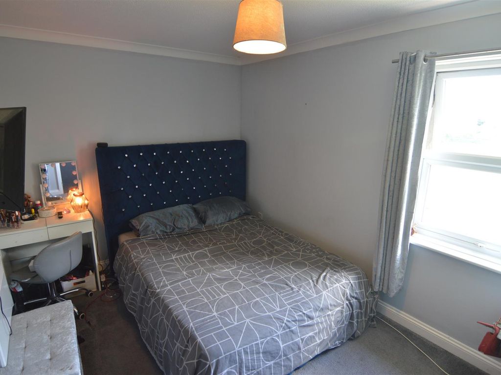 2 bed flat for sale in Haltwhistle Road, South Woodham Ferrers, Chelmsford CM3, £200,000