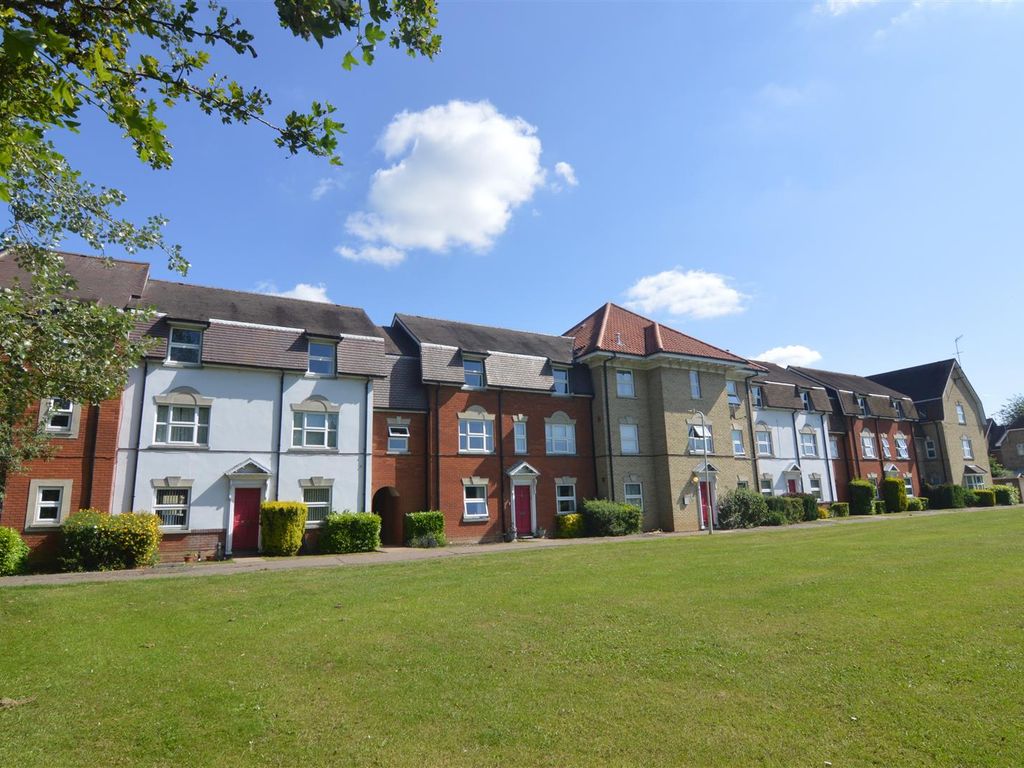2 bed flat for sale in Haltwhistle Road, South Woodham Ferrers, Chelmsford CM3, £200,000