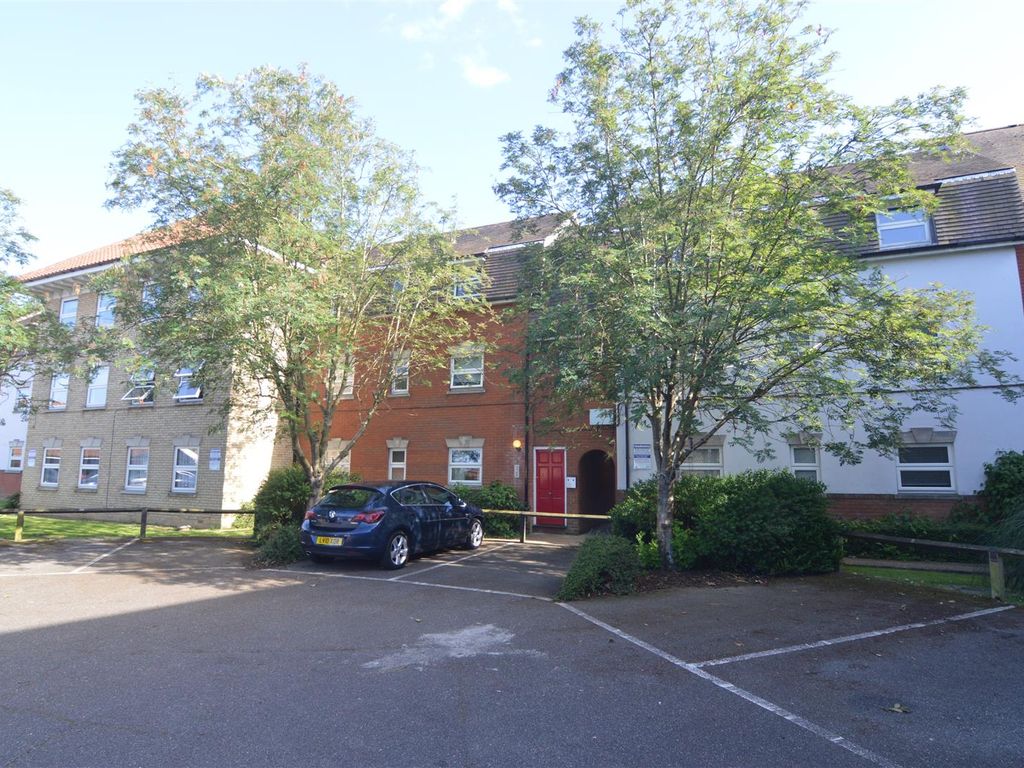 2 bed flat for sale in Haltwhistle Road, South Woodham Ferrers, Chelmsford CM3, £200,000