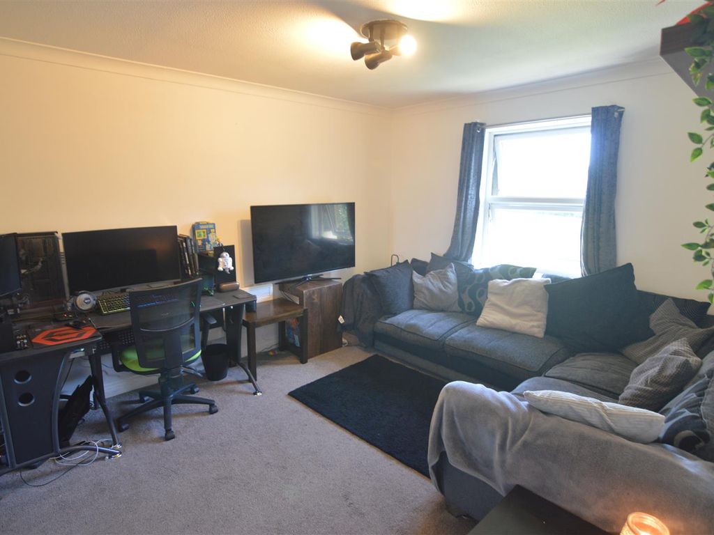 2 bed flat for sale in Haltwhistle Road, South Woodham Ferrers, Chelmsford CM3, £200,000