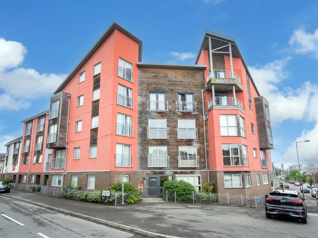 2 bed flat for sale in Salisbury Street, City Centre L3, £160,000