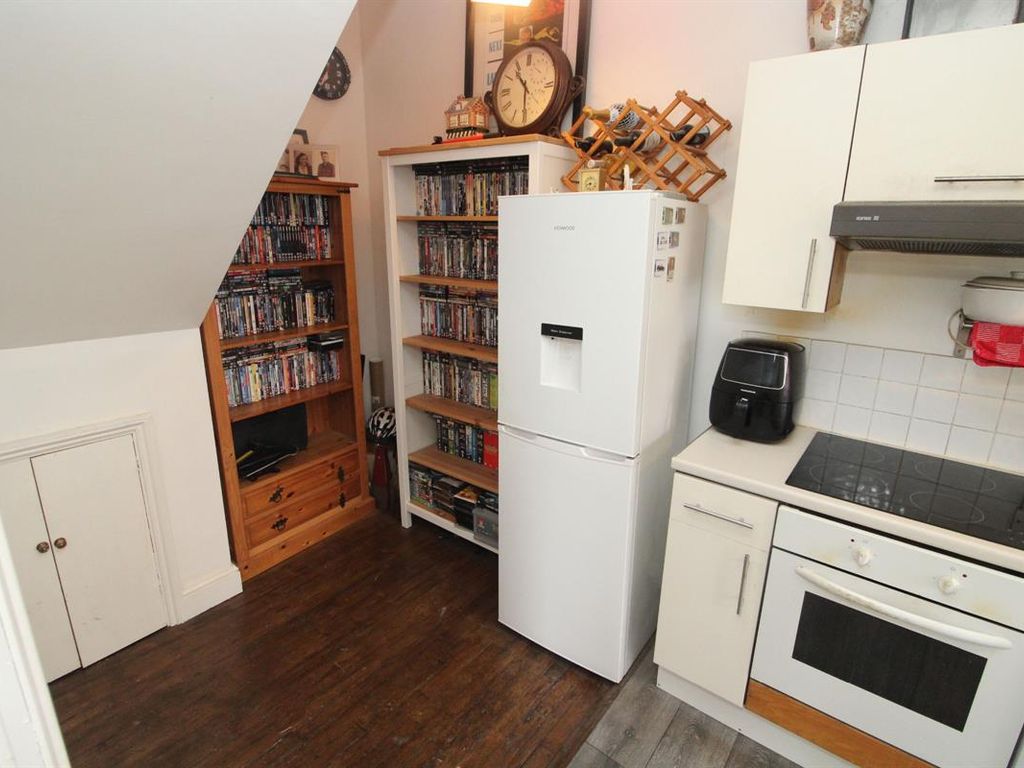 1 bed flat for sale in High Street, Newport Pagnell, Buckinghamshire MK16, £175,000