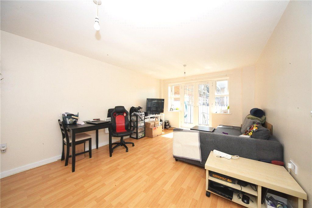 1 bed flat for sale in Holly Street, Luton, Bedfordshire LU1, £182,500