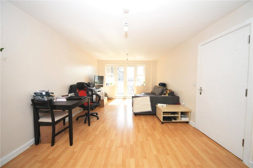 1 bed flat for sale in Holly Street, Luton, Bedfordshire LU1, £182,500