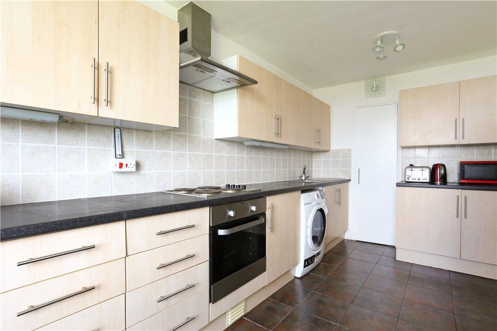 2 bed flat for sale in Bramlands Close, Battersea, London SW11, £225,000