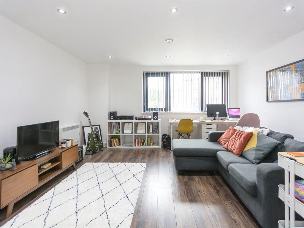 1 bed flat for sale in Sand Pits, Birmingham B1, £240,000