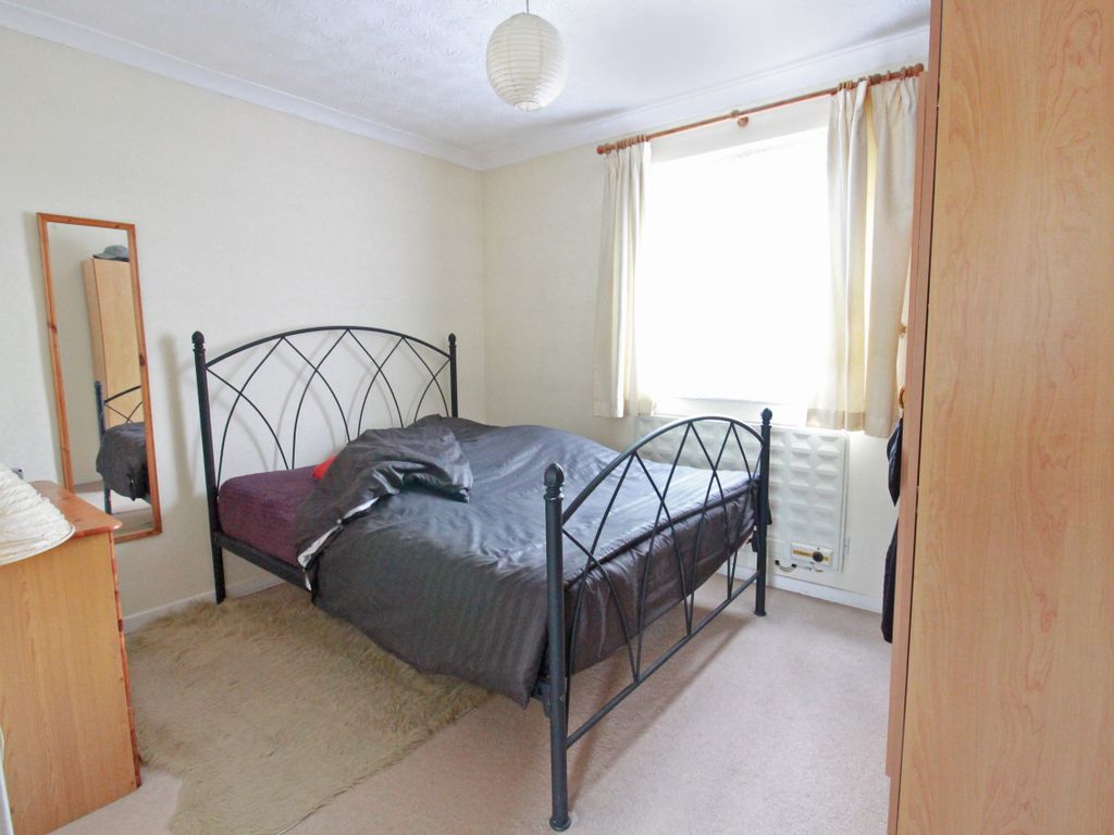 1 bed flat for sale in Bruce Close, Cippenham, Slough SL1, £200,000