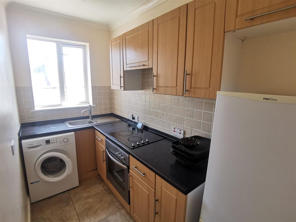1 bed flat for sale in Upper Lewes Road, Brighton BN2, £199,950