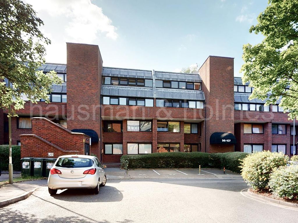 1 bed flat for sale in Britten Close, London NW11, £315,000