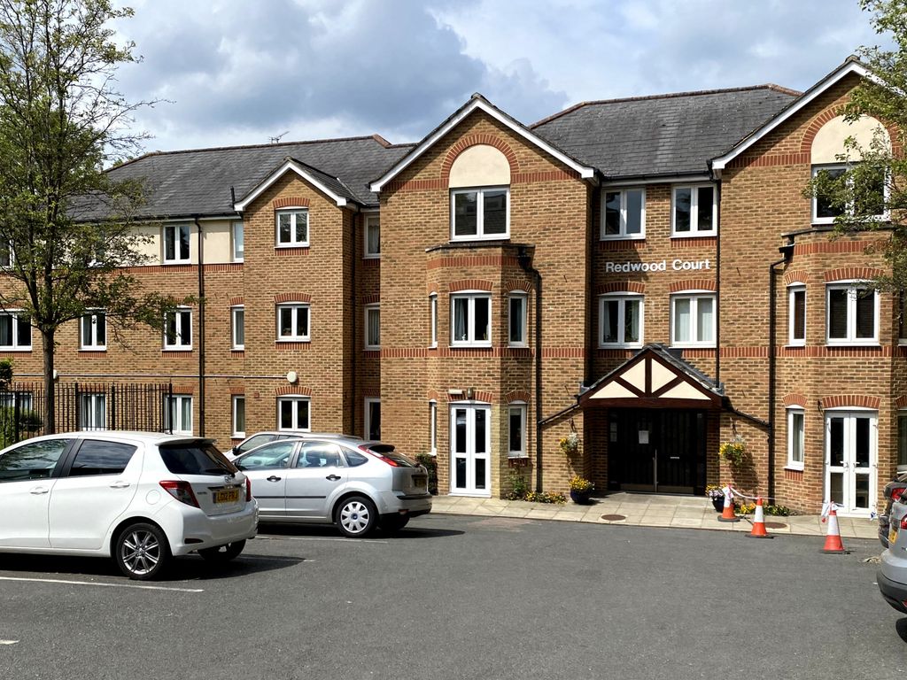 1 bed property for sale in Redwood Court, Off Epsom Road, Ewell KT17, £175,000