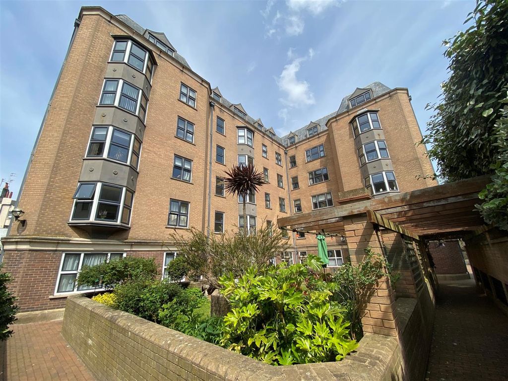 2 bed flat for sale in Pavilion Court, William Street, Brighton BN2, £205,000