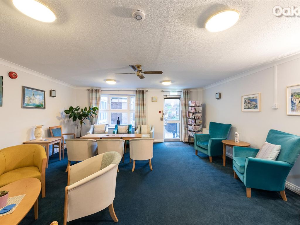 2 bed flat for sale in Pavilion Court, William Street, Brighton BN2, £205,000