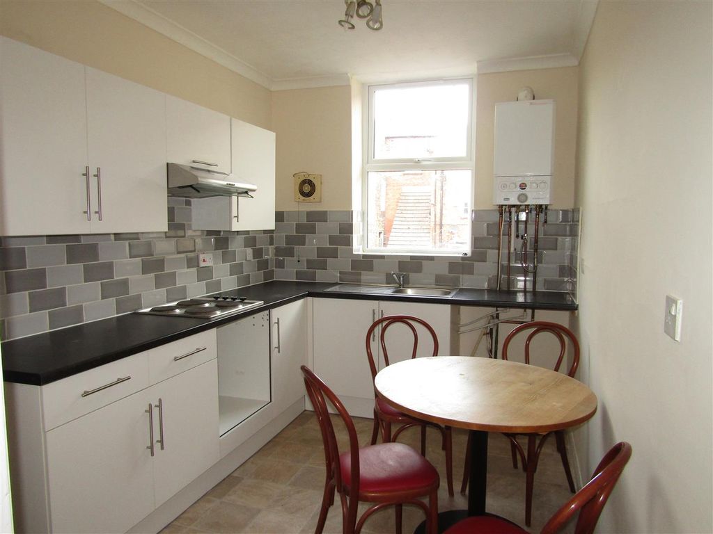 2 bed flat for sale in Fishergate, Boroughbridge, York YO51, £125,000