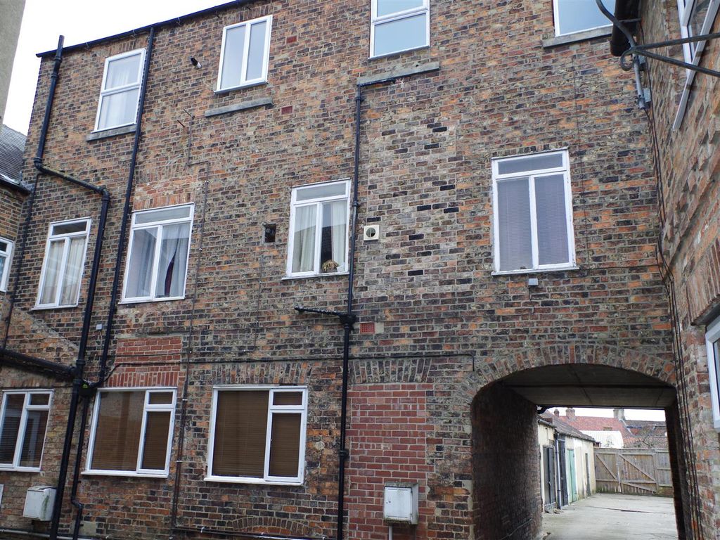 2 bed flat for sale in Fishergate, Boroughbridge, York YO51, £125,000