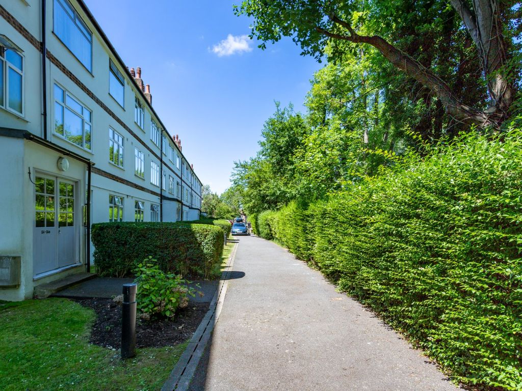 2 bed flat for sale in Martin Way, Morden SM4, £300,000