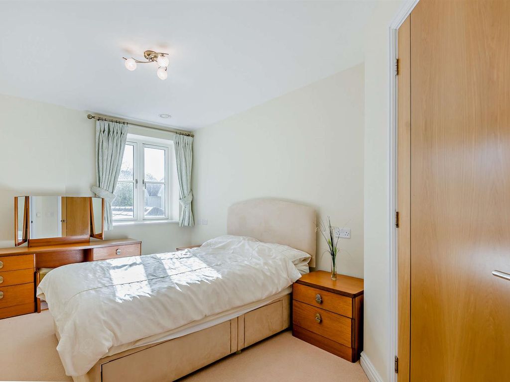 1 bed flat for sale in Barnhill Court, Barnhill Road, Chipping Sodbury, Bristol BS37, £219,950