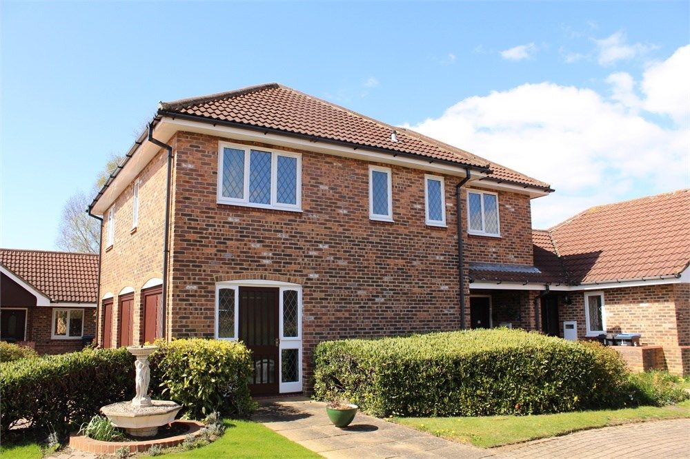 2 bed flat for sale in The Hawthorns, Lutterworth LE17, £159,950