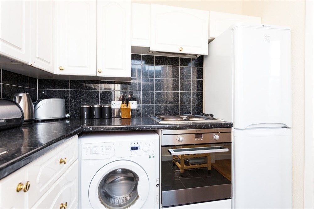 2 bed flat for sale in 2 Frederick Street, Aberdeen AB24, £70,000