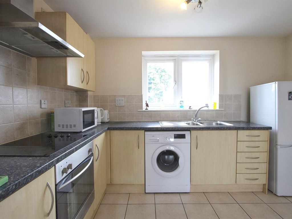 1 bed flat for sale in Broadway, Roath, Cardiff CF24, £110,000