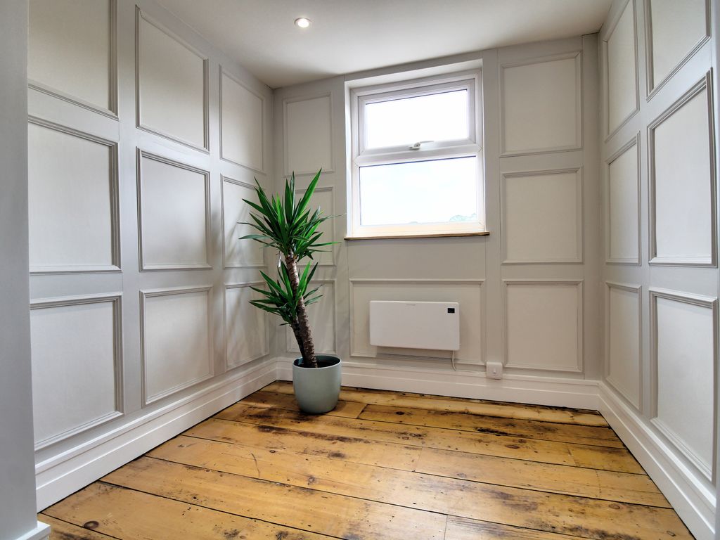 1 bed flat for sale in Bridge Street, Newport NP20, £145,000