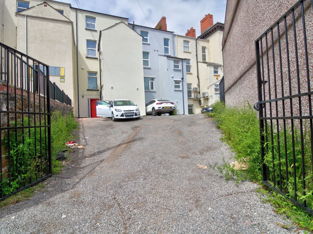 1 bed flat for sale in Bridge Street, Newport NP20, £145,000