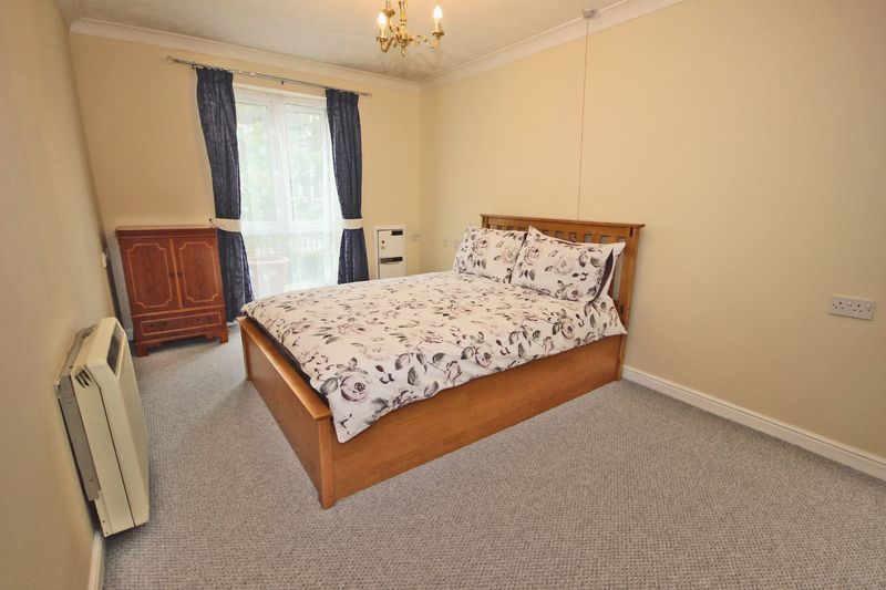 2 bed flat for sale in Bentley Court (Lewisham), Lewisham SE13, £220,000