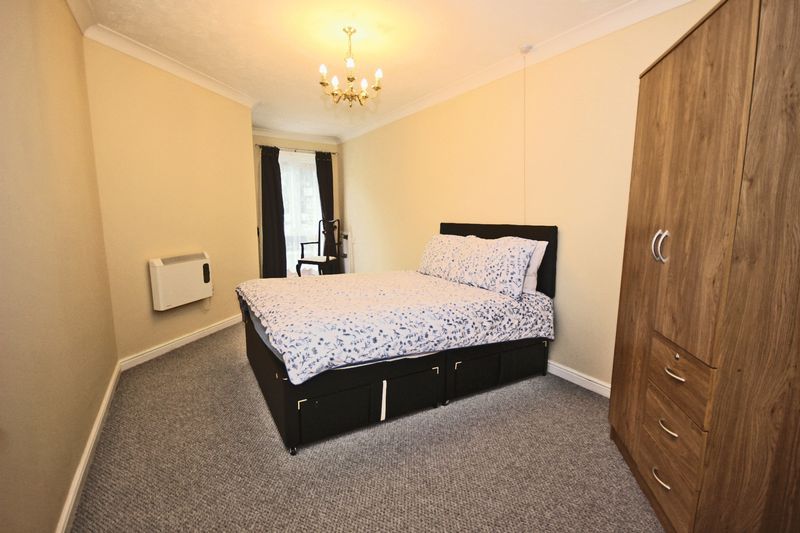 2 bed flat for sale in Bentley Court (Lewisham), Lewisham SE13, £220,000
