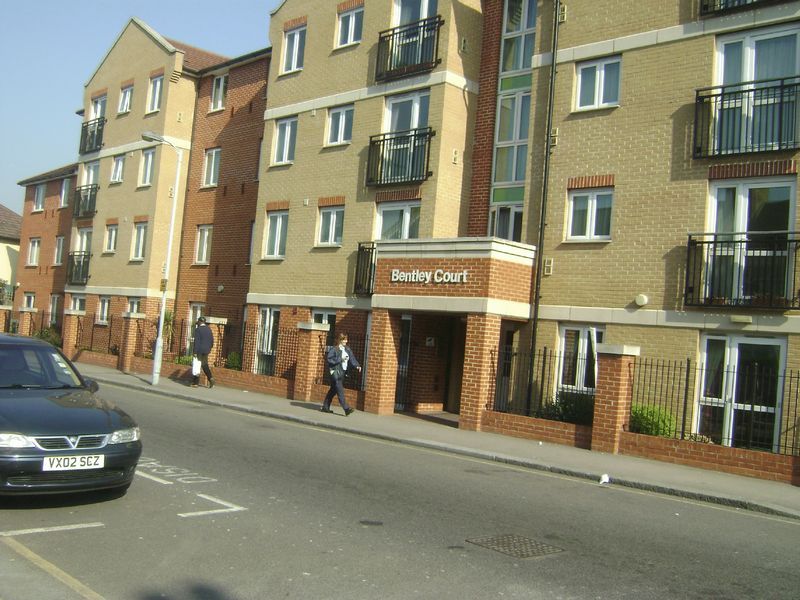 2 bed flat for sale in Bentley Court (Lewisham), Lewisham SE13, £220,000