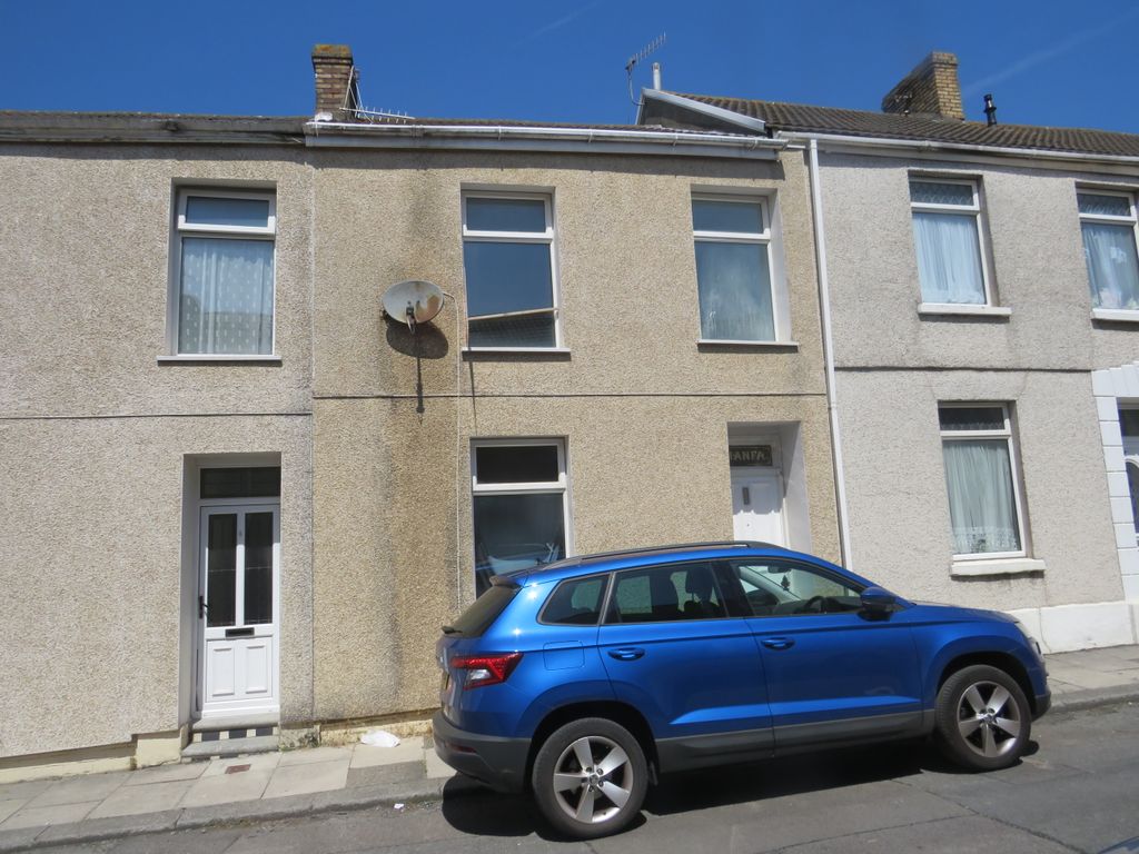 3 bed terraced house for sale in Russell St, Llanelli SA15, £99,950