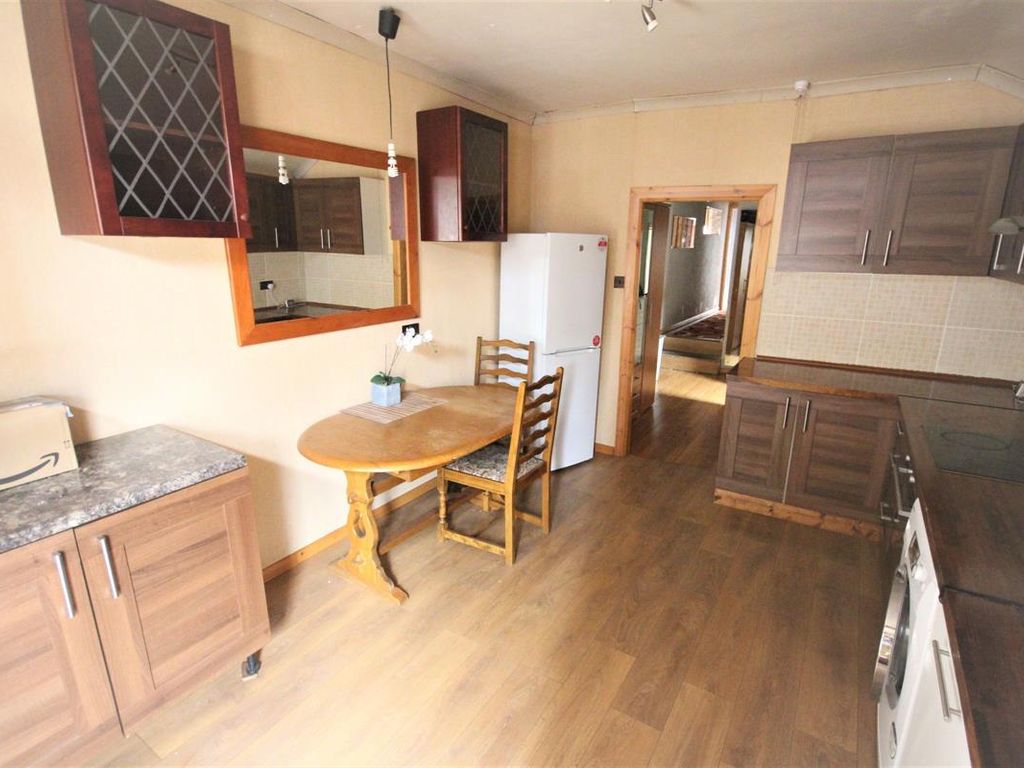 1 bed flat for sale in Rippleside Commercial Estate, Ripple Road, Barking IG11, £150,000