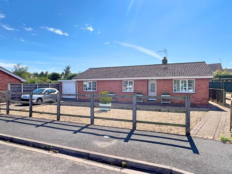 3 bed detached bungalow for sale in Charles Avenue, Ancaster, Grantham NG32, £249,950