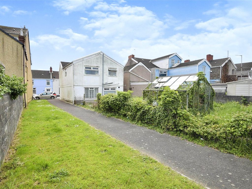 5 bed end terrace house for sale in New Street, Burry Port, Carmarthenshire SA16, £199,950