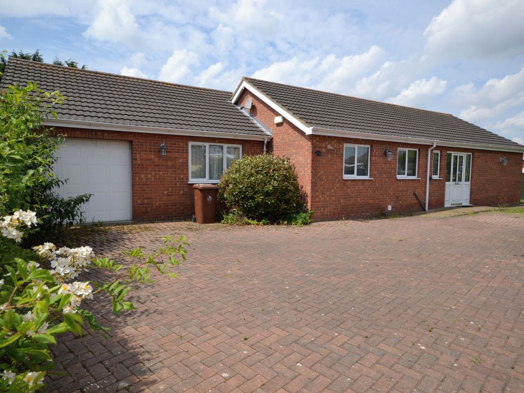 3 bed bungalow for sale in Campden Crescent, Cleethorpes DN35, £225,000
