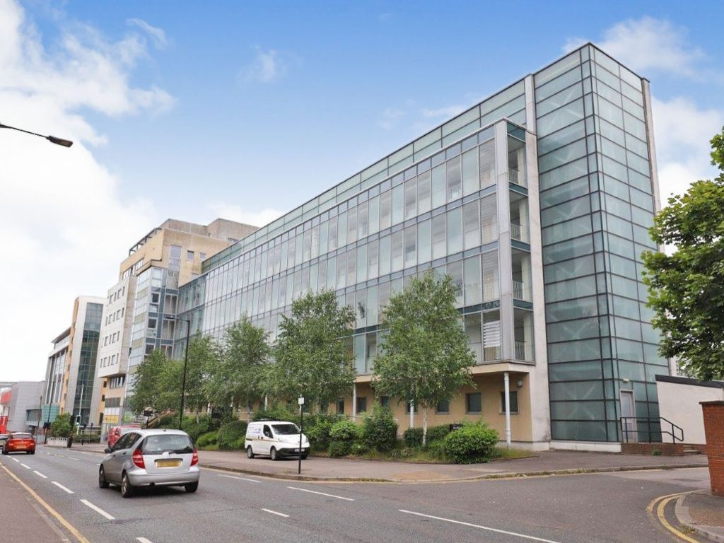 2 bed flat for sale in Bramall Lane, Sheffield S2, £85,000