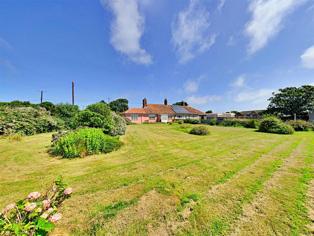 3 bed semi-detached bungalow for sale in Cromer Road, Gimingham, Norwich NR11, £250,000