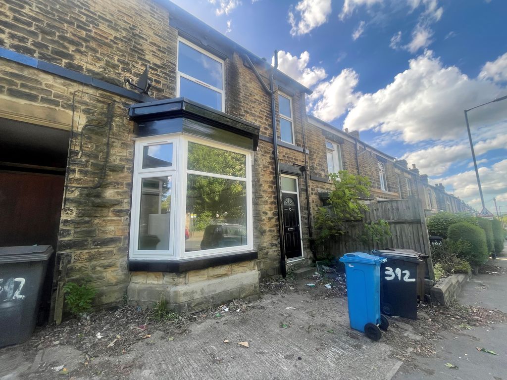 6 bed terraced house for sale in City Road, Sheffield S2, £155,000