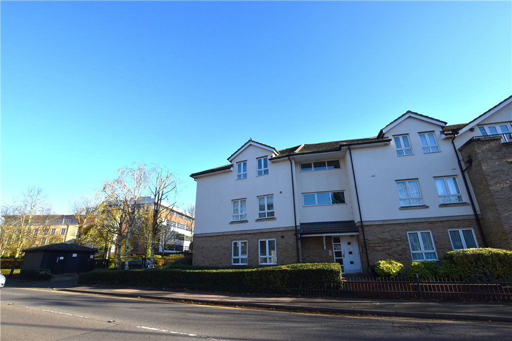 2 bed flat for sale in London Road, Bishop's Stortford, Hertfordshire CM23, £275,000