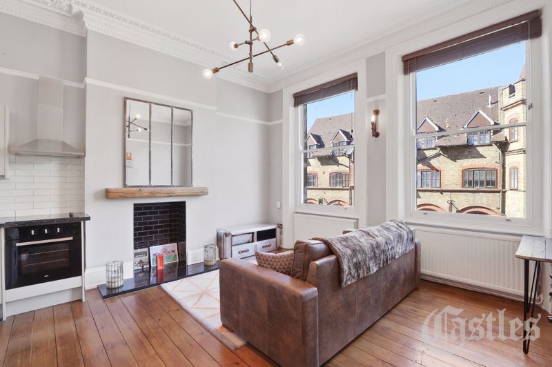 1 bed flat for sale in Park Road, London N8, £300,000